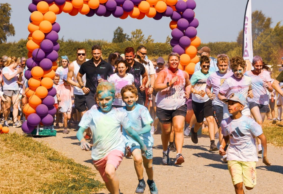 600 Fundraisers dash through a rainbow of colour